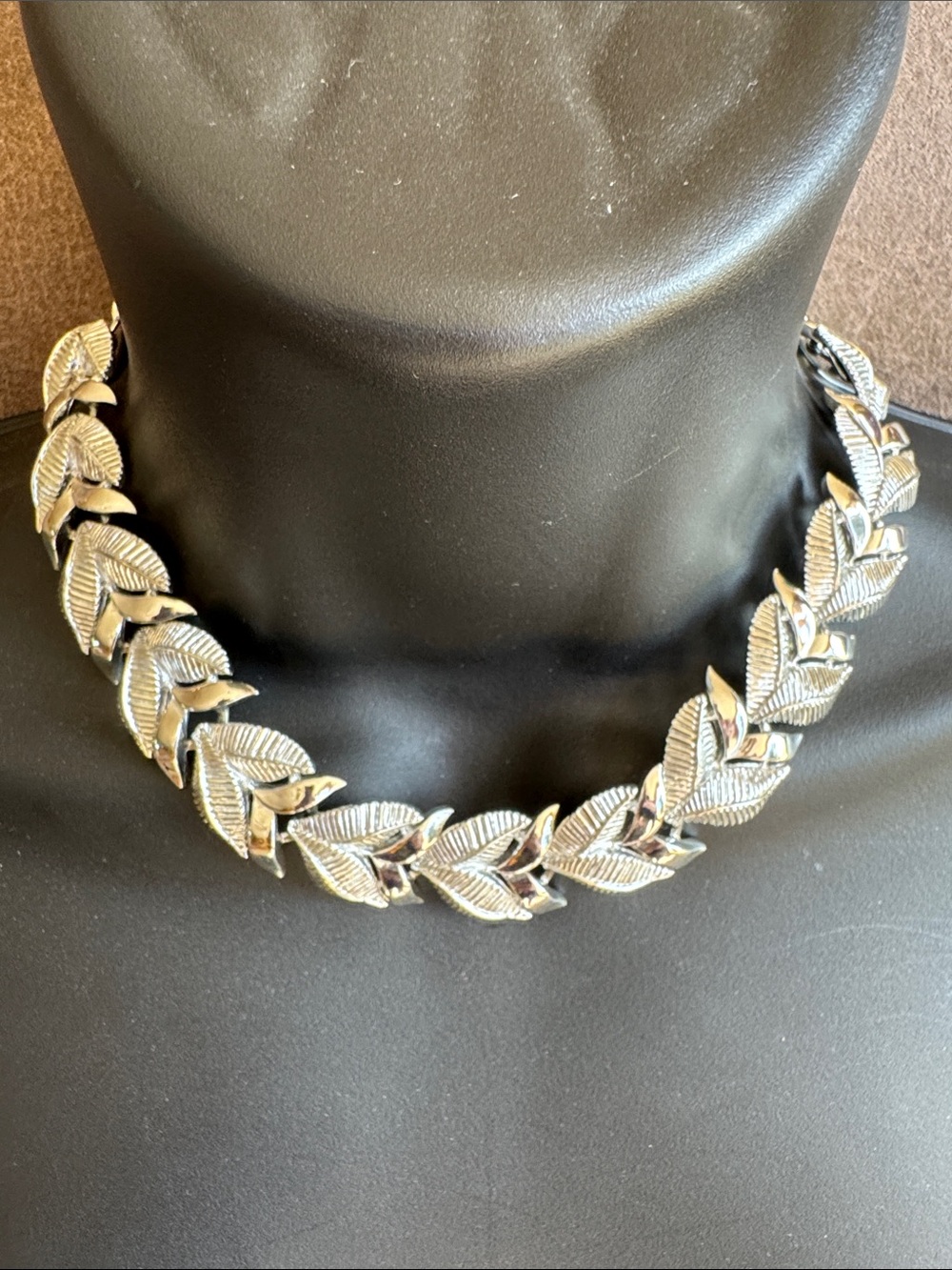 Women's Silver Leaf-Link Necklace - Polished Nature-Inspired Choker and Bracelet